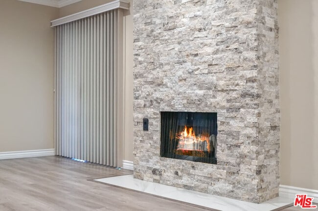 Foto del edificio - 15233 Magnolia Blvd