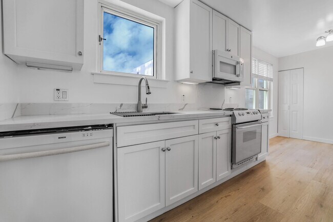 Building Photo - 1483 Sutter St