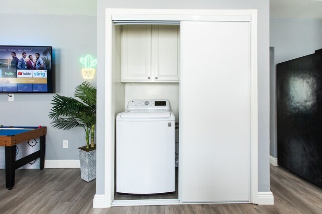 Foto del edificio - POOL HOME 3 BEDROOMS 3 BATHS