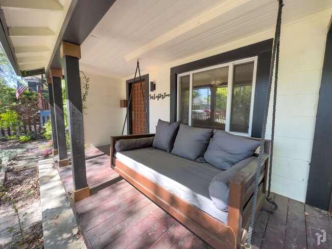 Building Photo - Chico Home with In-Law Suite