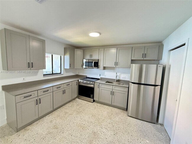 Foto del edificio - 180 NE 57th St