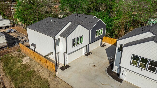 Building Photo - 6809 Fairway Dr