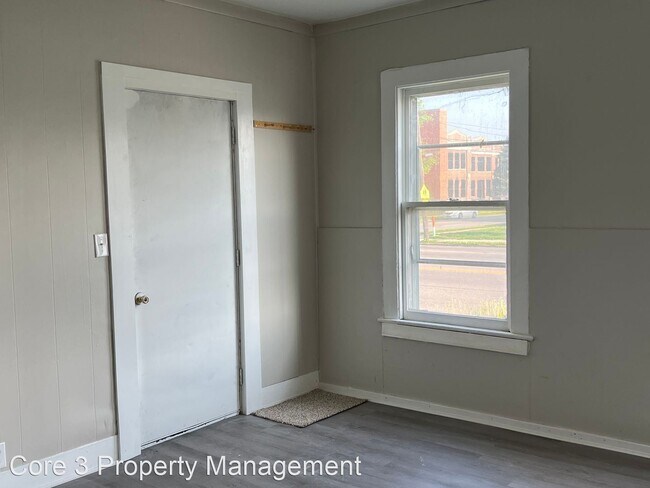 Building Photo - 2 br, 1 bath House - 1106 N Grand Ave E
