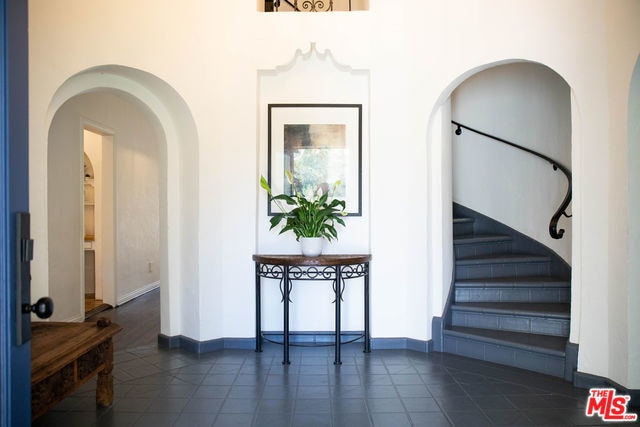 Building Photo - 816 San Vicente Blvd