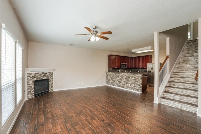 Foto del edificio - 14815 Hillside Woods Ct