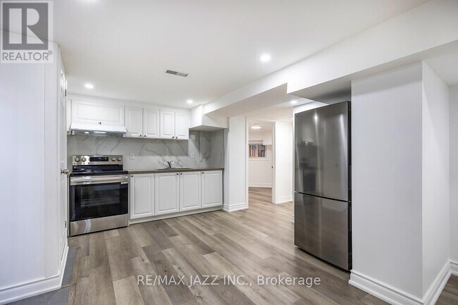 Building Photo - 2003 Cedarwood Ct