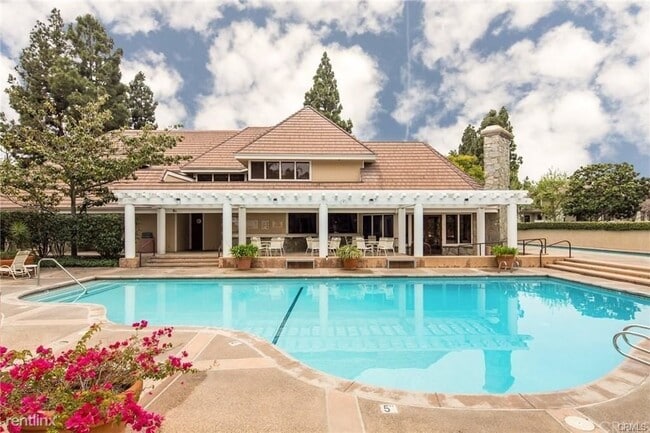 Building Photo - 2551 Plaza del Amo