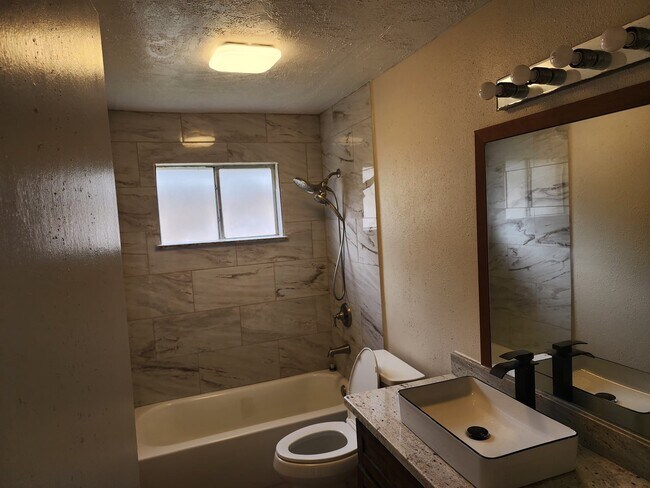 Foto del edificio - 715 Beechbend Dr
