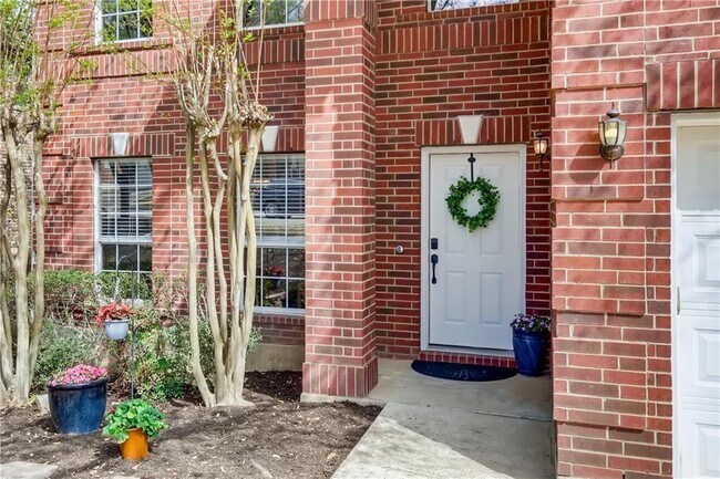 Foto del edificio - 919 Cashew Ln