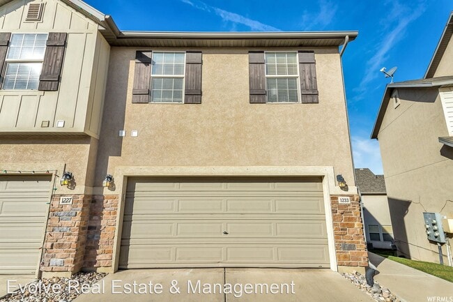 Building Photo - 4 br, 3.5 bath House - 1233 Firefly Dr