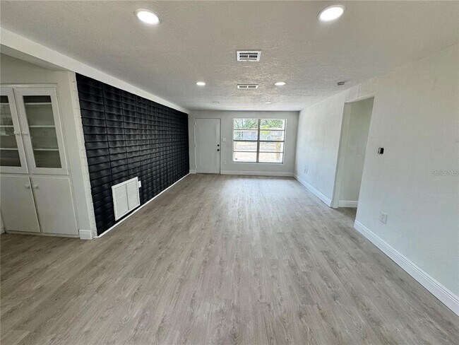 Building Photo - 906 San Domingo Rd