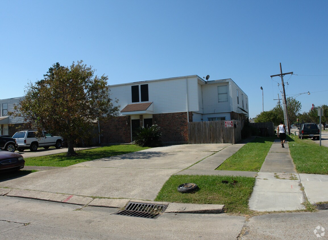Building Photo - 3757 Martinique Ave
