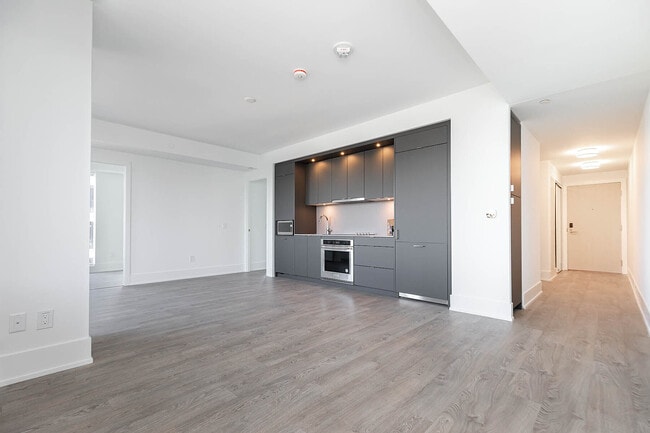 Building Photo - 480 Front St W