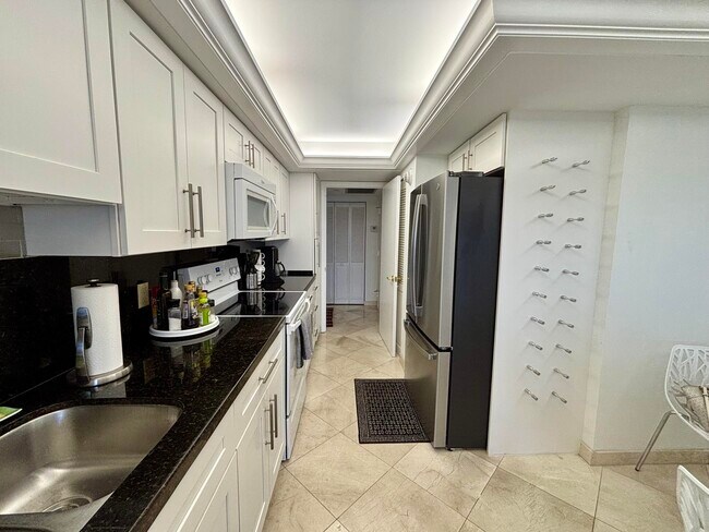 Foto del edificio - 4900 N Ocean Blvd