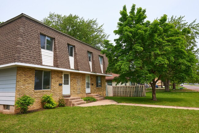 Frente - 1353 15th Ave S