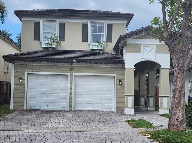 Foto del edificio - 229 NE 36th Terrace