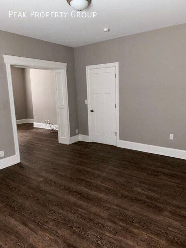 Building Photo - Located in Weinland Park, just minutes fro...