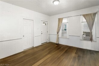 Building Photo - 511 Brown St