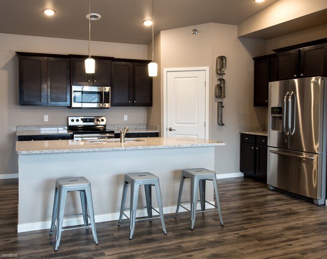 Building Photo - 3 br, 2 bath Townhome - Shadow Crest Townh...