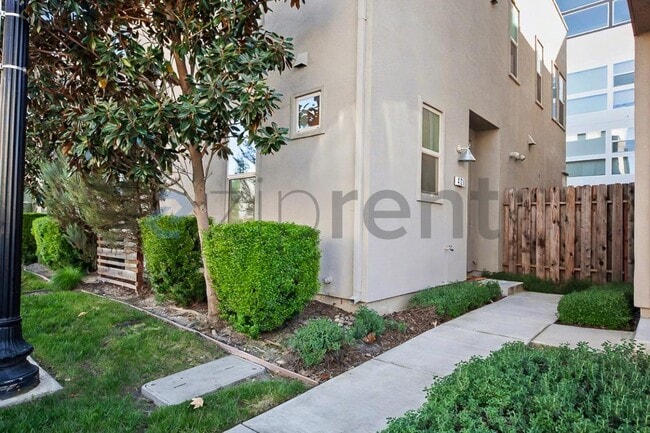 Building Photo - 450 Crate Ave