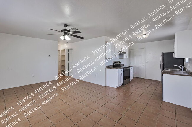 Building Photo - 1107 W Sonora St