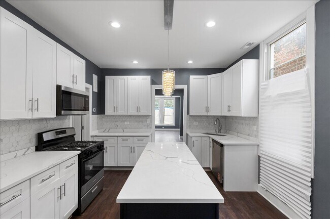 Foto del edificio - 2108 S Homan Ave