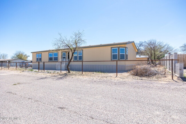 Building Photo - 11020 N Kit Carson Dr