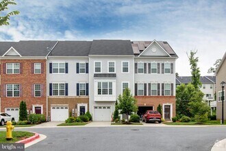 Building Photo - 1022 Linden Dr