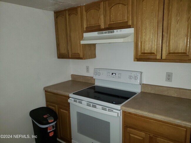 Building Photo - 2905 Songbird Dr