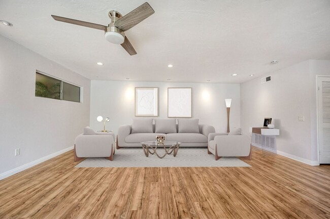 Building Photo - Rancho Bernardo 55+ Community Attached Home 2 Bed, 2 Ba with Patio, Private yard and Laundry