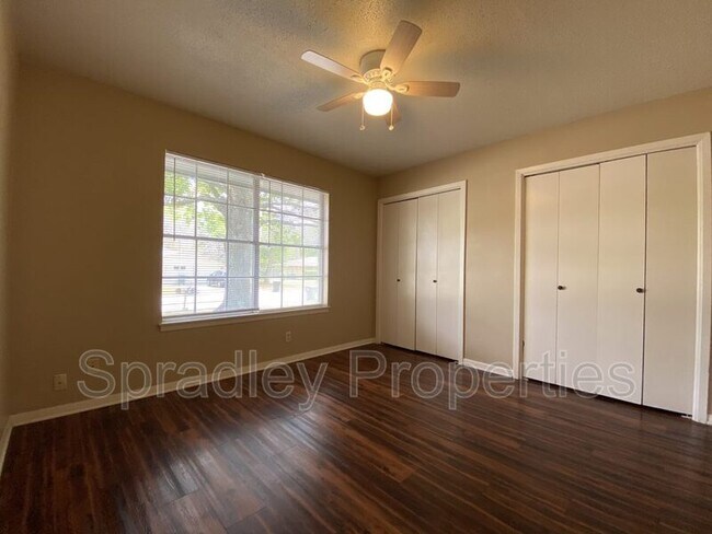 Foto del edificio - 3306 Keller Rd