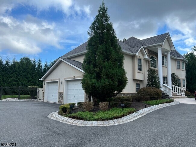Building Photo - 101 Thomas Dr