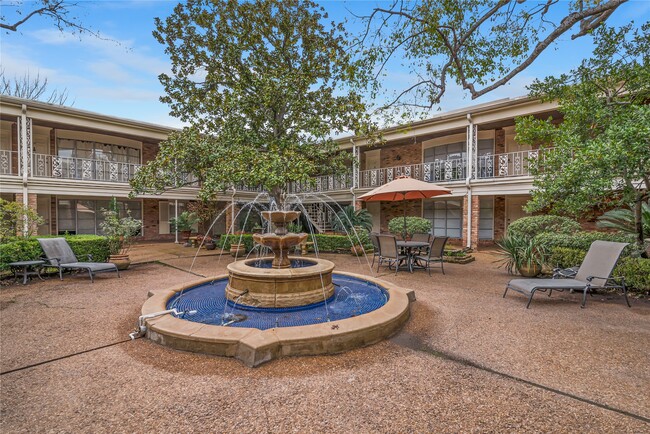 Building Photo - 2727 Briarhurst Dr