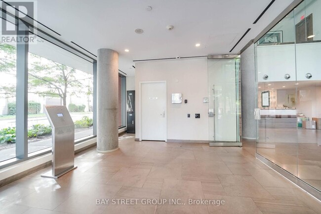 Building Photo - 75 St Nicholas St