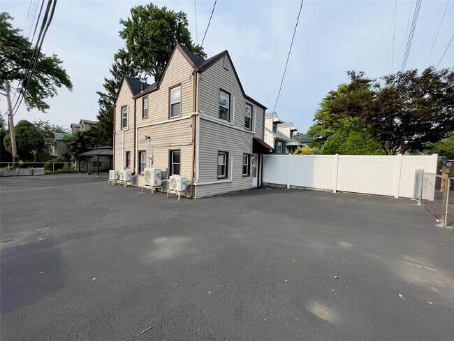 Building Photo - 3101 Wissman Ave
