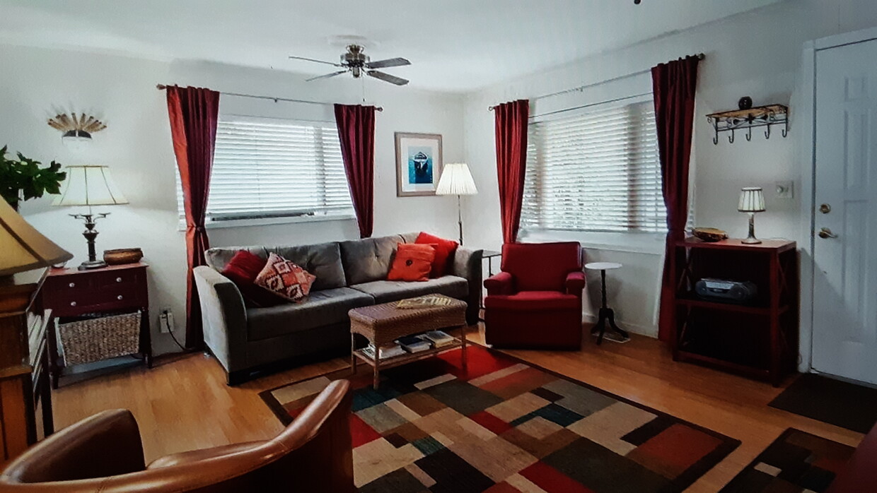 Fully FURNISHED - 810 E Bancroft Ave