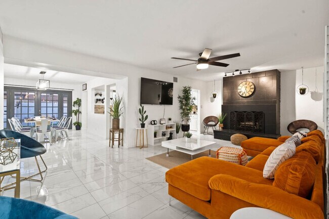 Foto del edificio - 8324 E Oak St