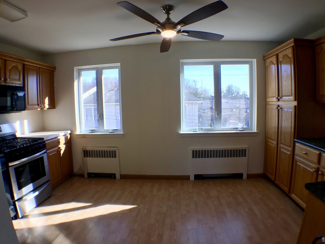 Primary Photo - 293 Spring St
