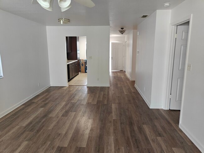 Foto del edificio - 846 Dow Ln