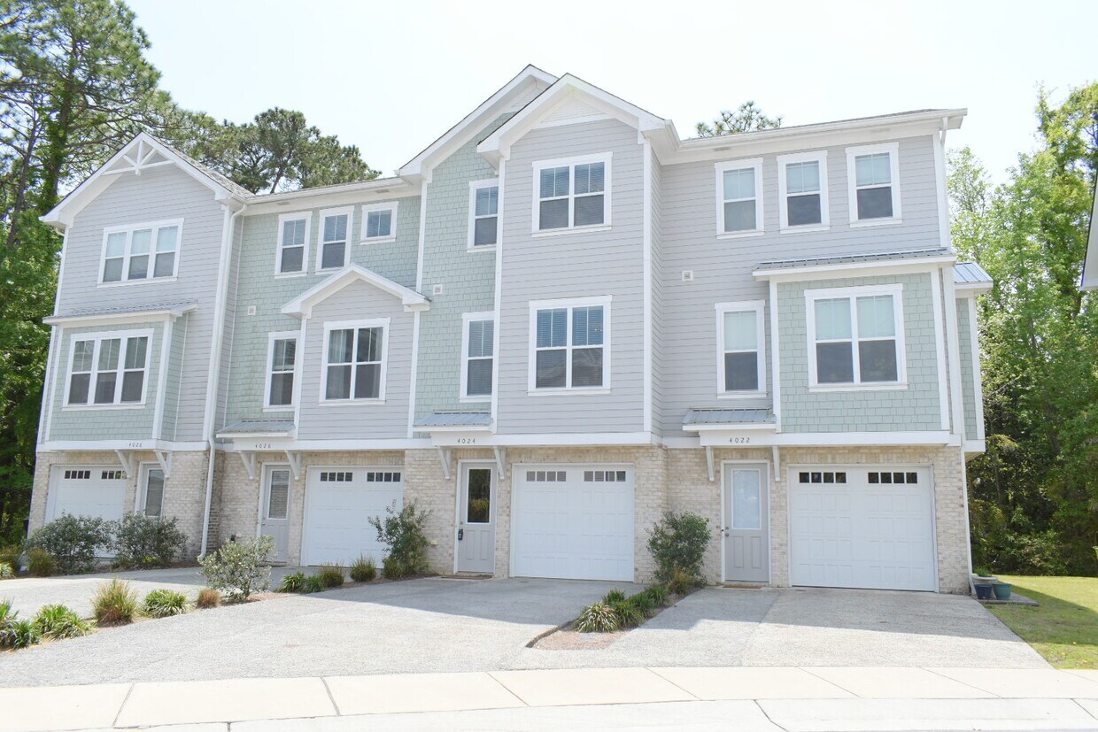 Primary Photo - 4024 Tamarisk Ln