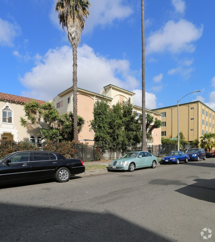 Foto del edificio - Kenmore Apartments