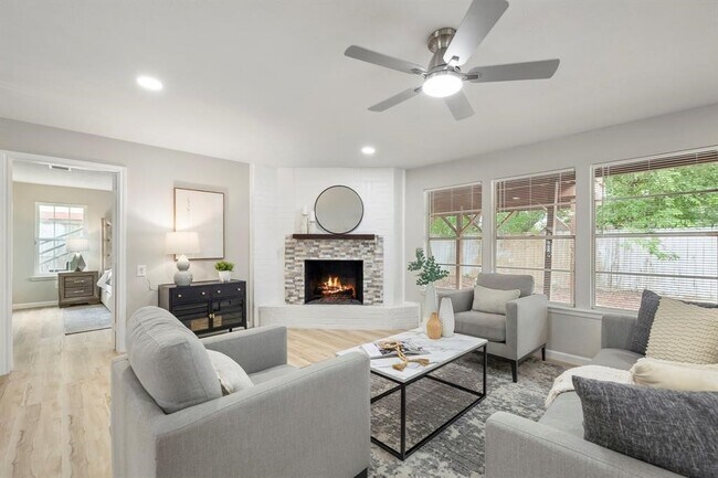 Building Photo - 1819 Redwood Ct