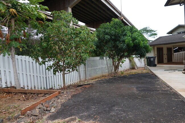 Building Photo - 94-559 Koaleo St