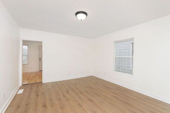 Foto del edificio - Charming Remodeled 2 Bedroom 1 Bath Near Fountain Square!
