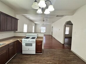 Building Photo - 1006 W Chestnut St