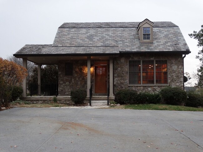 Building Photo - 1000 Tulip Tree Lane