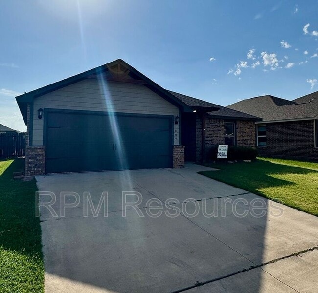 Building Photo - 1609 Burgundy Dr