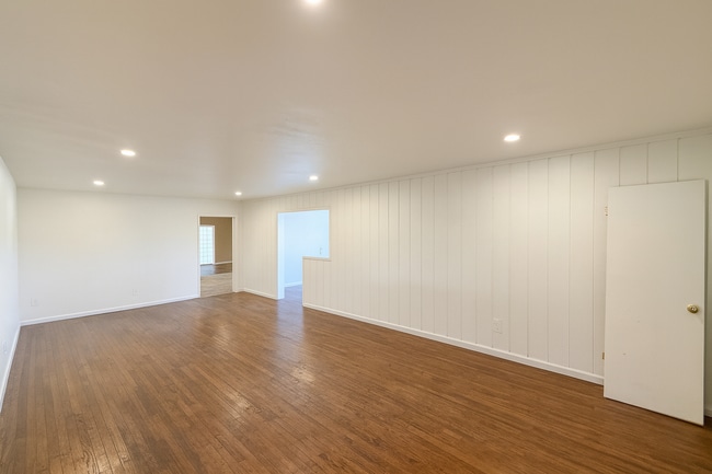 Foto del edificio - Large 6 bed 3 bath House on the Corner of East Falls!