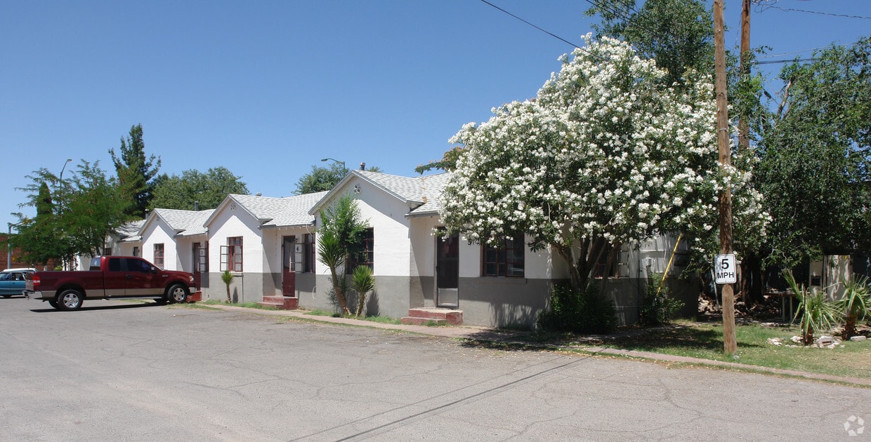 Primary Photo - 7087 Alameda Ave