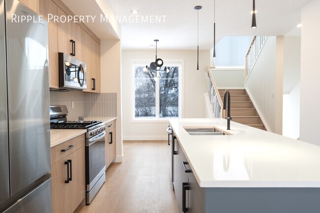 Building Photo - BRAND NEW 3 BEDS + DEN, 2.5 BATHS TOWNHOUSE | SCANDINAVIAN ELEGANCE IN BOWNESS